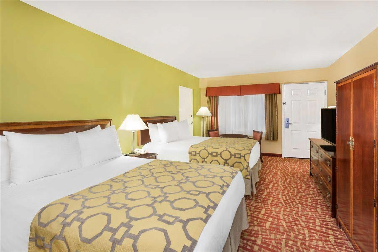 Baymont By Wyndham Sevierville Pigeon Forge Exterior photo