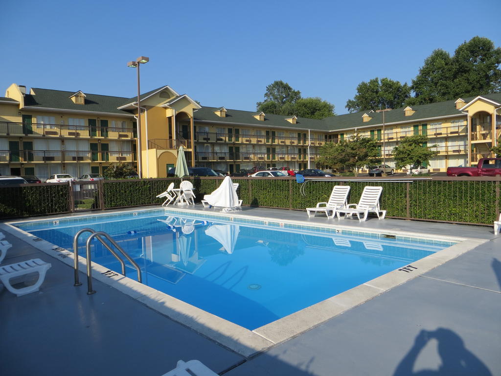 Baymont By Wyndham Sevierville Pigeon Forge Exterior photo