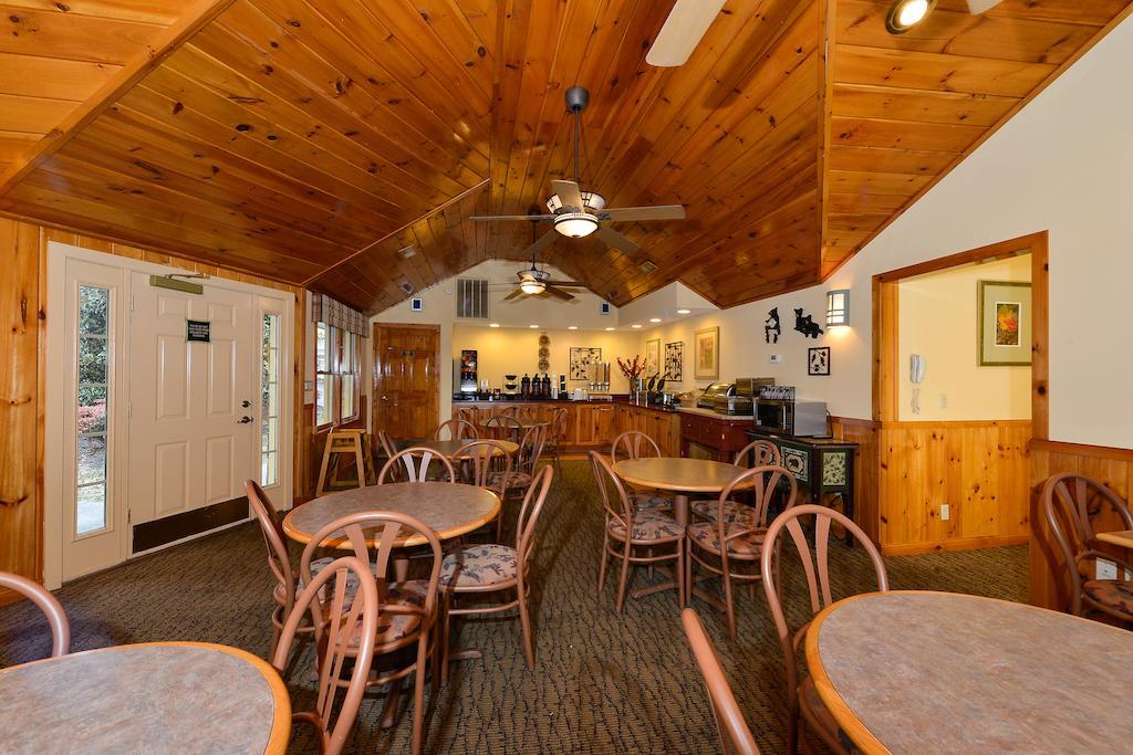 Baymont By Wyndham Sevierville Pigeon Forge Exterior photo
