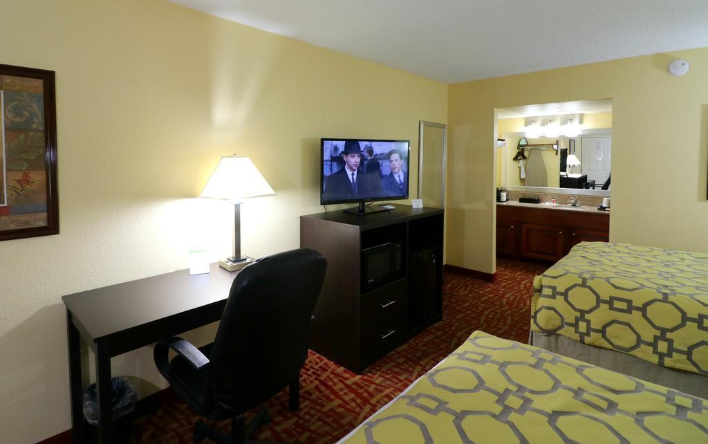 Baymont By Wyndham Sevierville Pigeon Forge Exterior photo