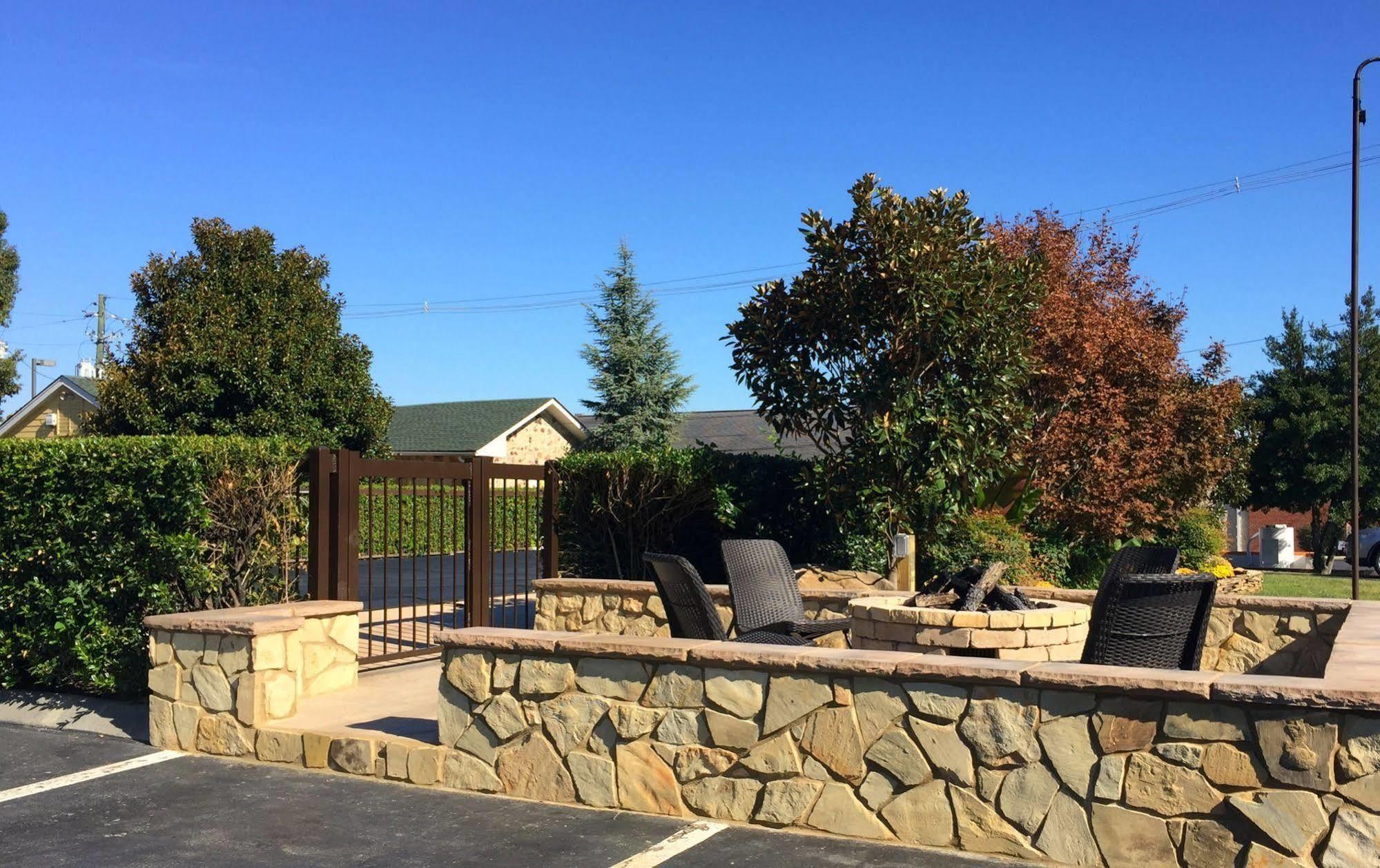 Baymont By Wyndham Sevierville Pigeon Forge Exterior photo